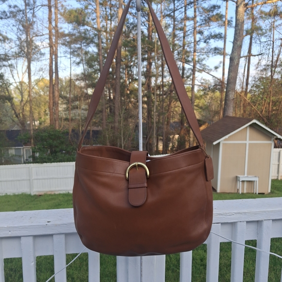 Classic Brown Leather Shoulder Bag with Buckle - Picture 3 of 15